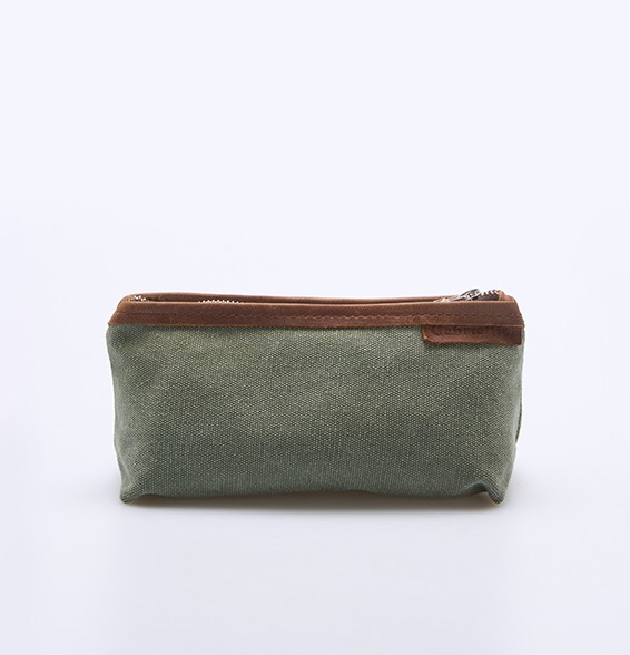 Canvas&nbsp;&mdash; Leather Pencil Case Mint